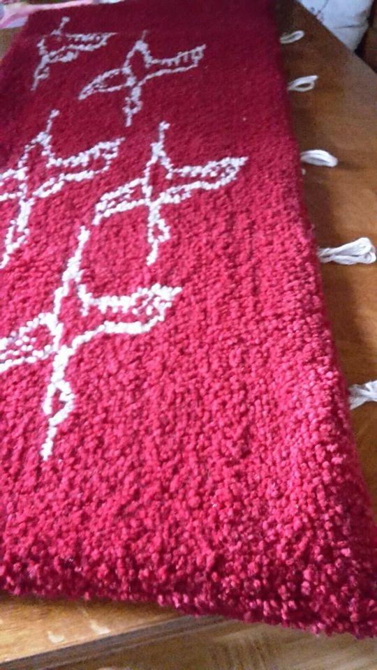 Teppich Läufer handgeknüpft rot mit Motiv in Zellingen