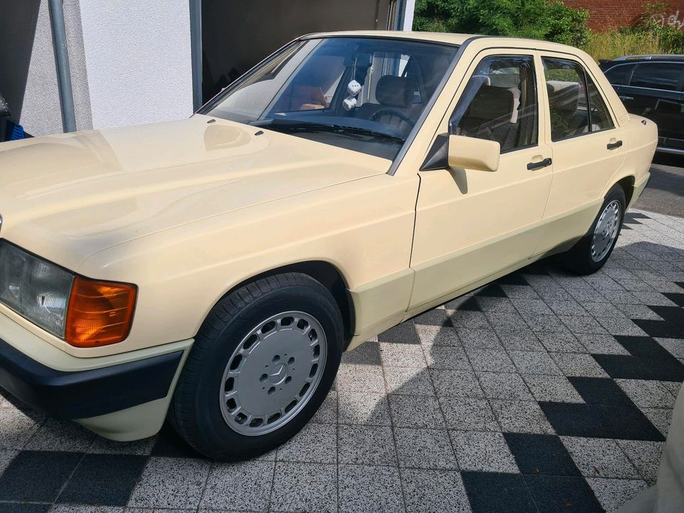 Mercedes-Benz 190 D 2.5 mit H-Kennzeichen Kein Taxi W201 Oldtimer in Köln