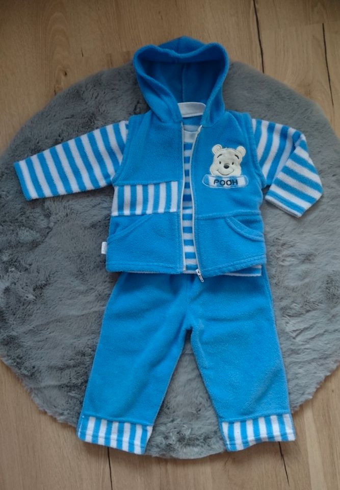 Set Übergang Pullover Hose Weste Fleece blau Bär Junge Gr. 92 in Rühen