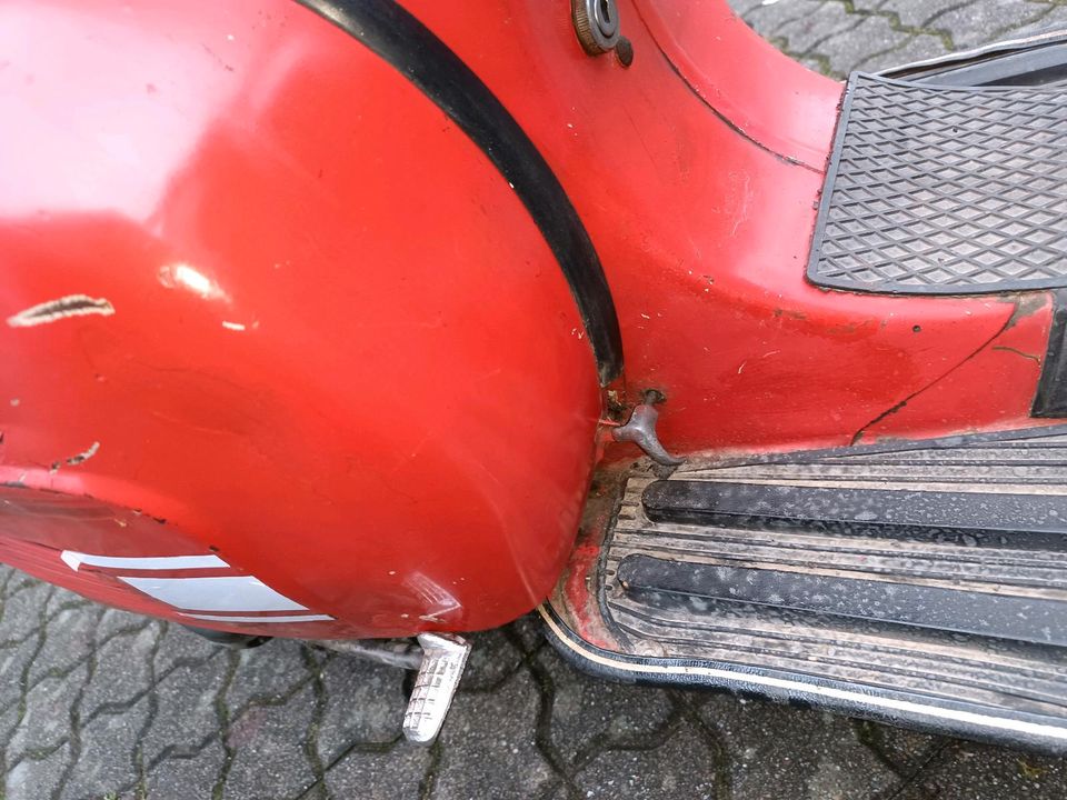 Piaggio Motovespa 160 GT, rot lackiert, Motor läuft in Pfinztal