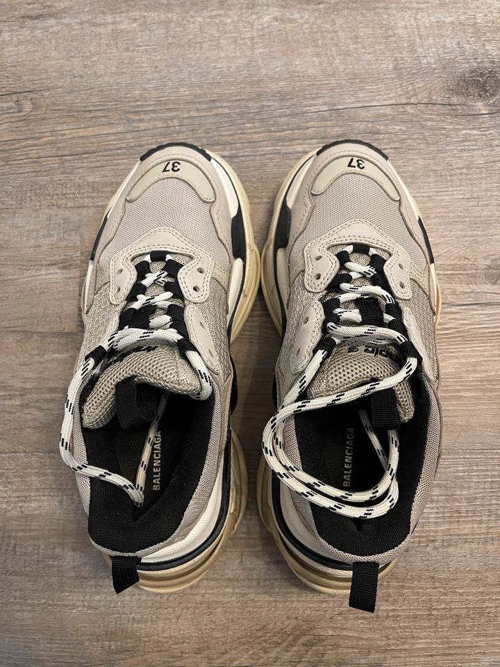 Balenciaga Triple S Sneaker in Hamburg