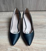 Schwarze Pumps von Esprit, Größe 38 Hessen - Biedenkopf Vorschau