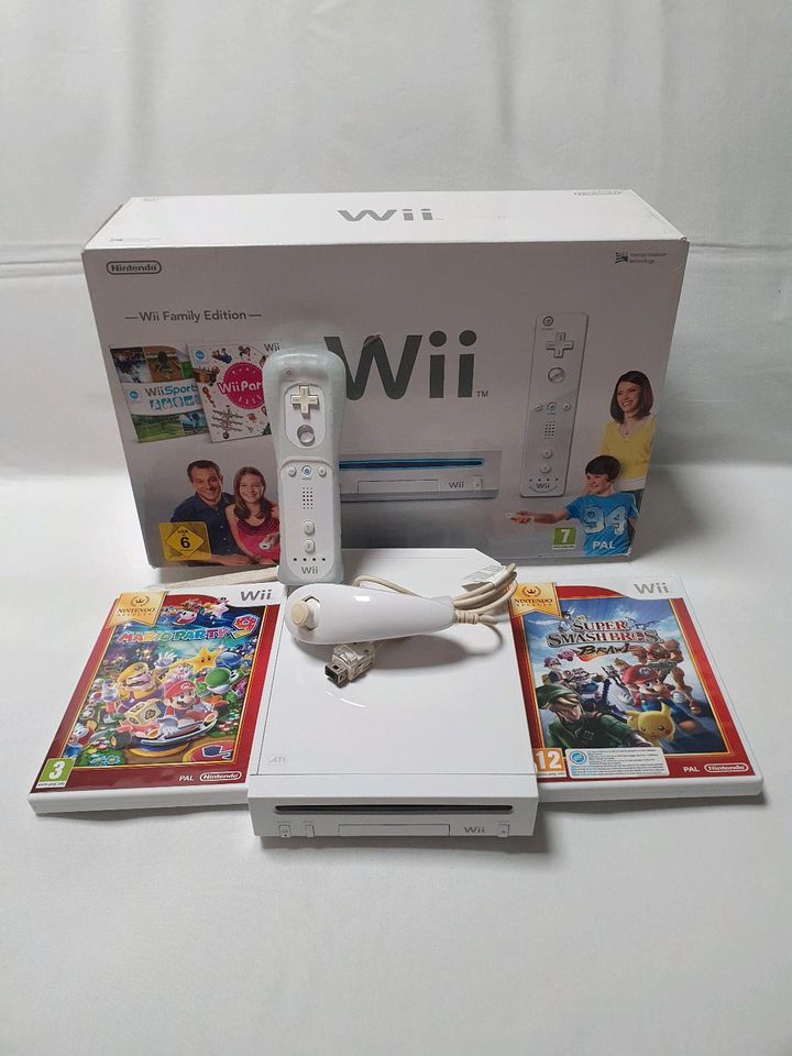 Nintendo Wii Set + Mario Party 9 & Super Smash Bros. in Freilassing