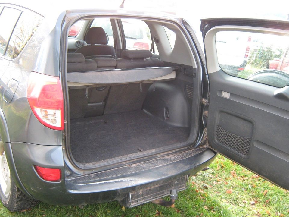 Toyota RAV 4 2.2-l-D-CAT 4x4 in Dornheim (Thüringen)