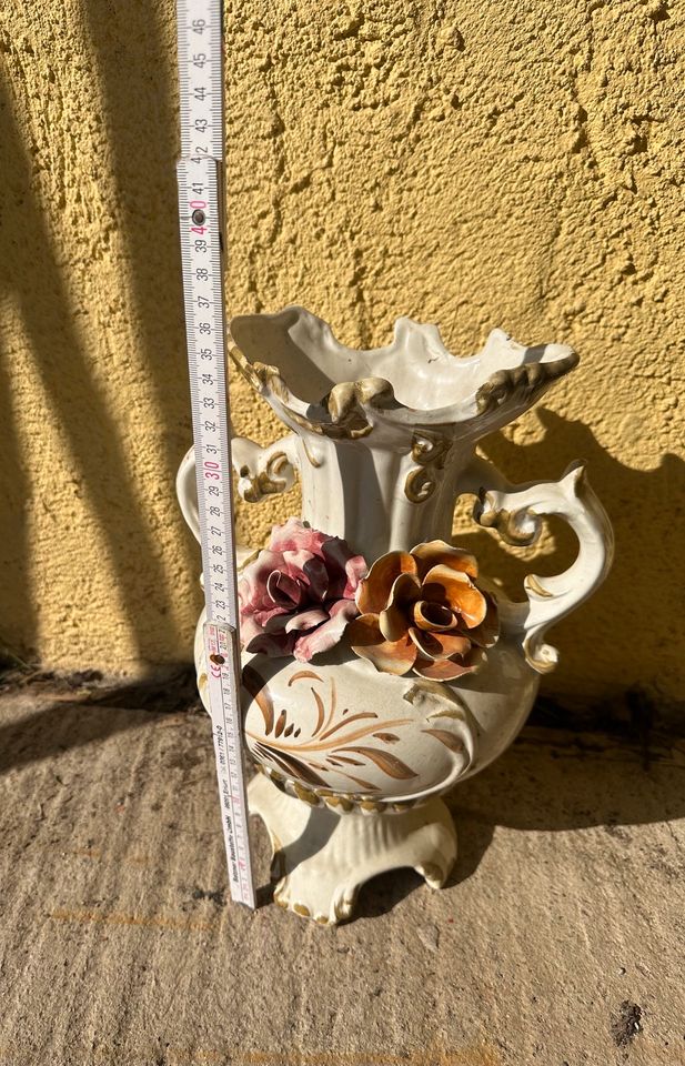 Vase Antik Vintage mit Rosen in Kölleda