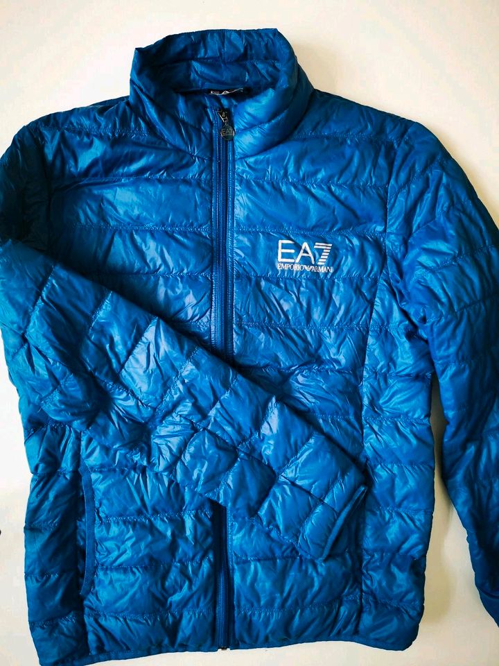 ORIGINAL EA7 EMPORIO ARMANI LEICHTDAUNENJACKE BLAU GR. L in Stuttgart