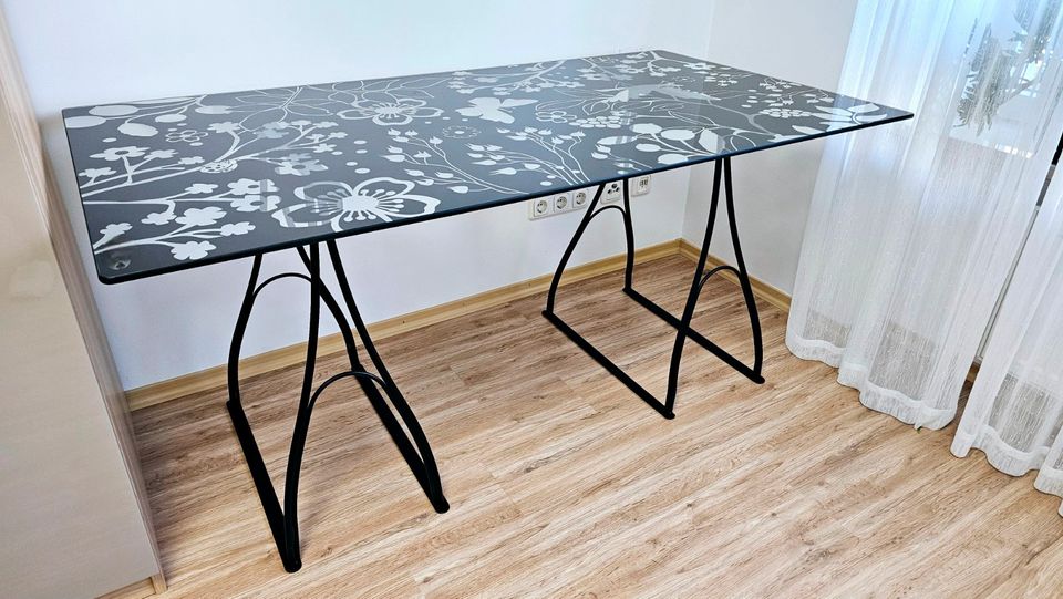 Ikea Schreibtisch Glasholm schwarz mit Metallfüßen 150x80x70cm in Waldkraiburg