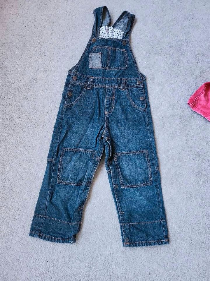 Mädchen Hosen 2 Stück pinke Hose & Latzhose Jeans Gr. 92 in Mönchengladbach