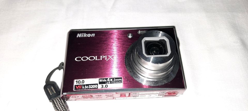 Nikon Coolpix S610c mit all sein Zubehör und eine Hartschalen Tas in Marbach am Neckar