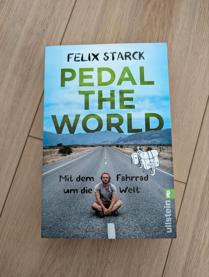 Buch "Pedal the world" in Düsseldorf