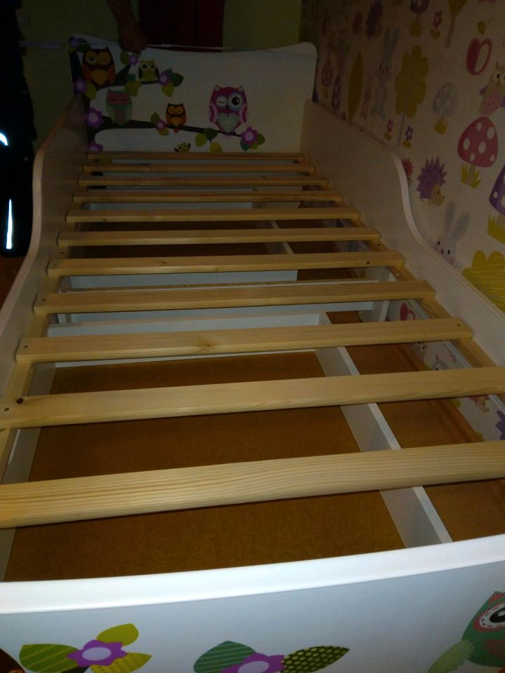 Kinder Bett Eulen Tier Motiv wie Neu 90 x 200 2 Schubladen in Bad Sülze