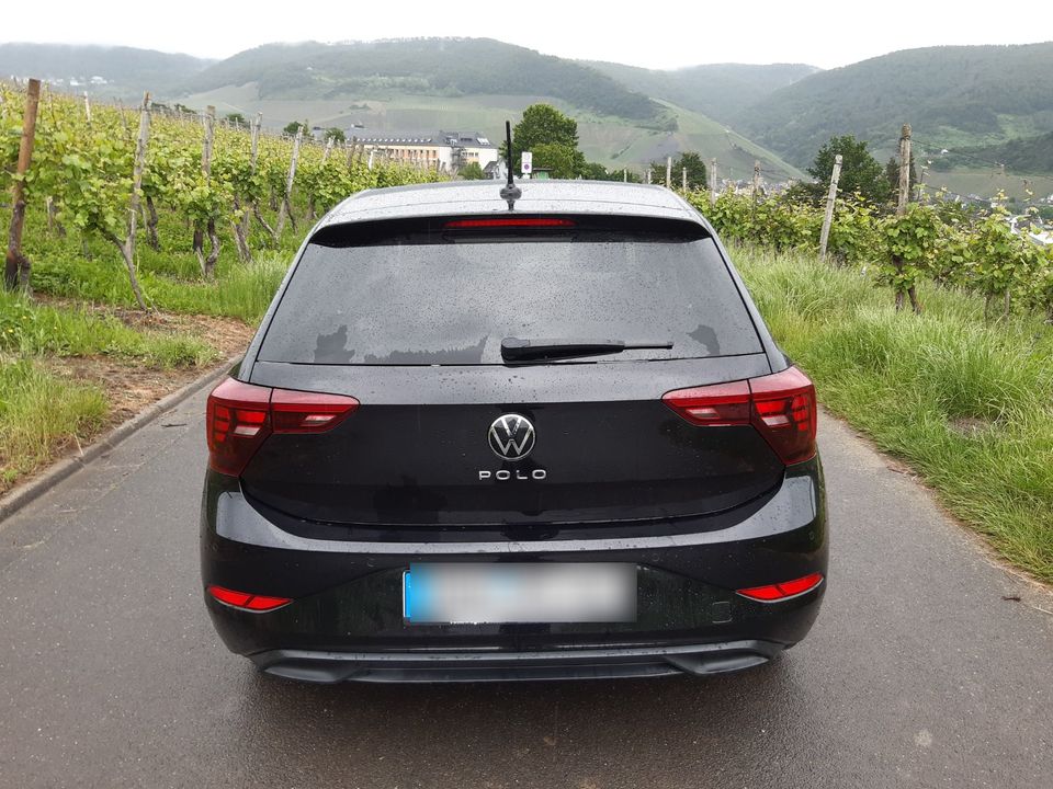 Volkswagen Polo 1.0 Life "viele Extras" schwarz *wie neu* in Bernkastel-Kues