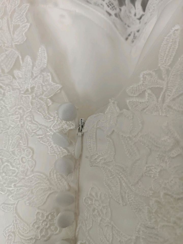 Brautkleid weiß NEU!!! in Wittenberge