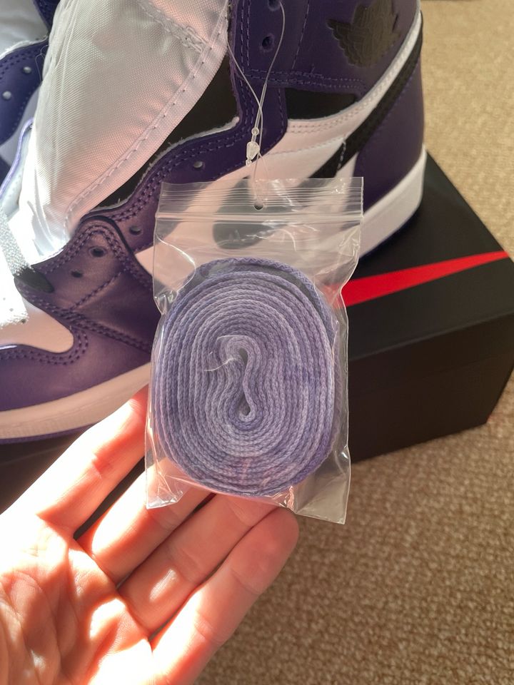 Jordan 1 High Court Purple Size 42,5 US 9 deadstock in Leipzig