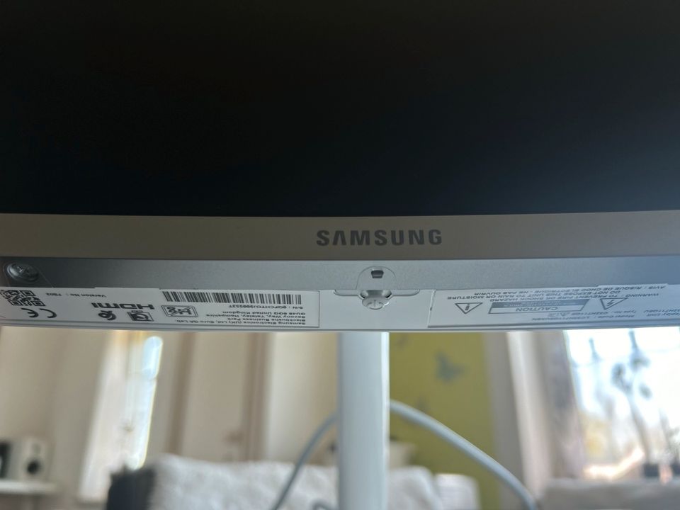 Samsung Curved Display 32 Zoll Monitor in München