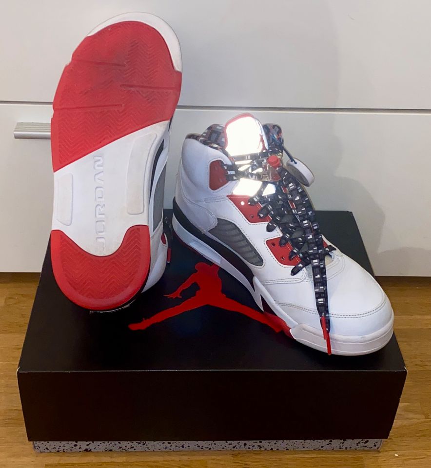 Air Jordan 5 Retro Q54 Gr. 43 in München