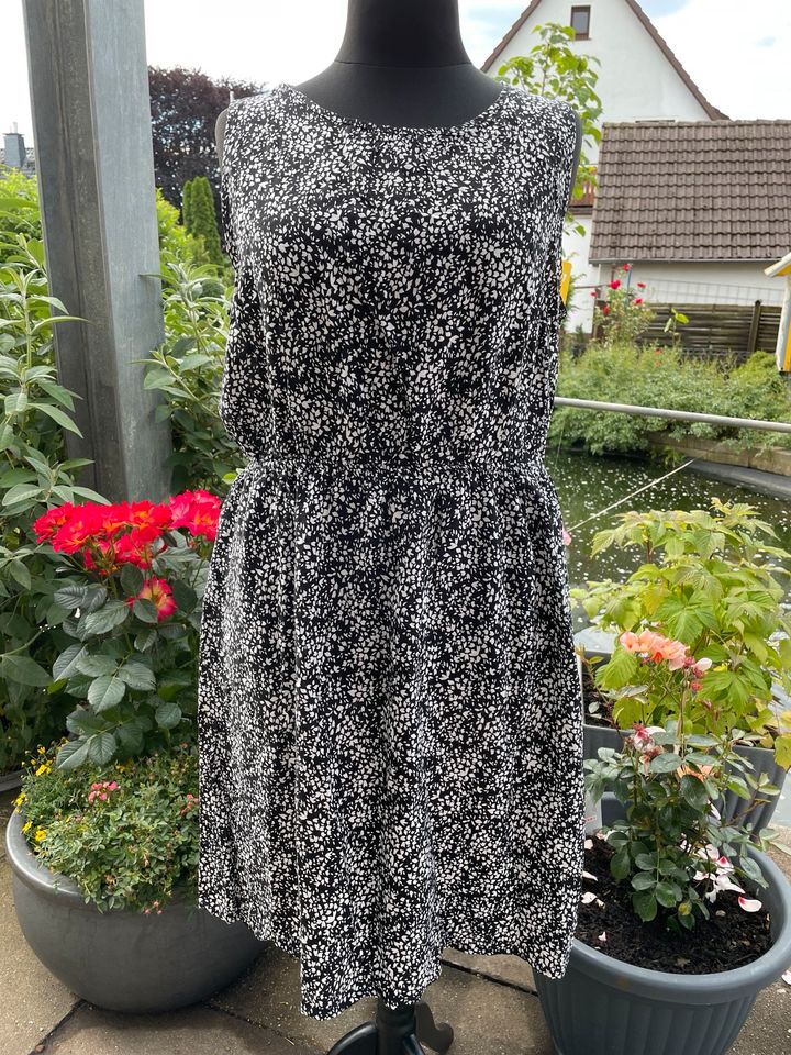 Sommerkleid schwarz weiss gepunktet Gr. 46 plus Size in Uelzen