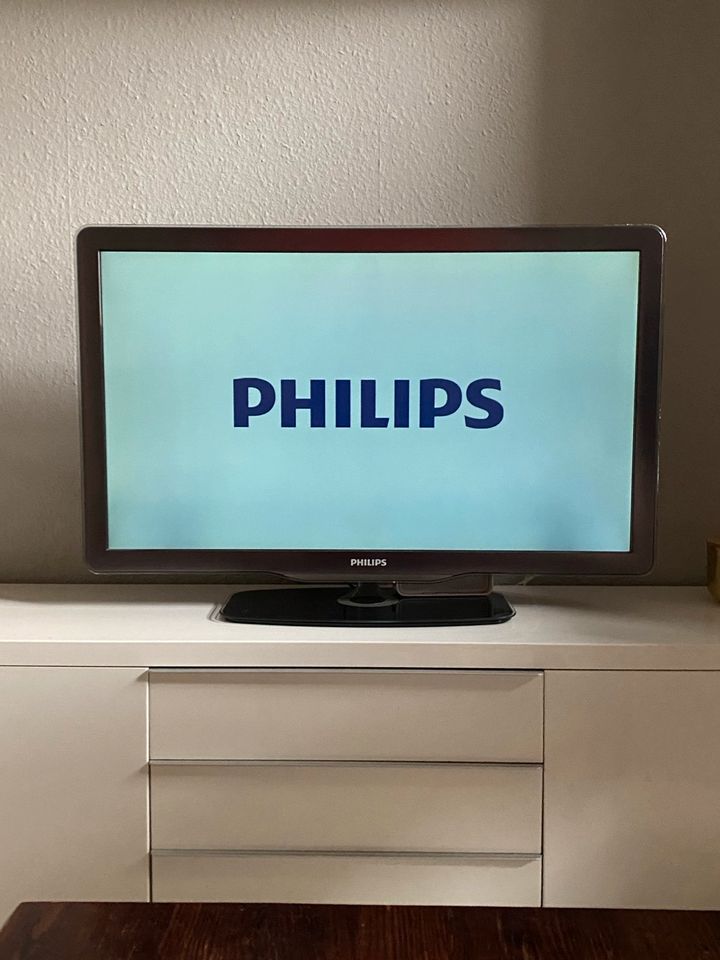 IKEA Besta Burs TV Möbel (Wandboard + TV Board), 2 Teile in Düsseldorf