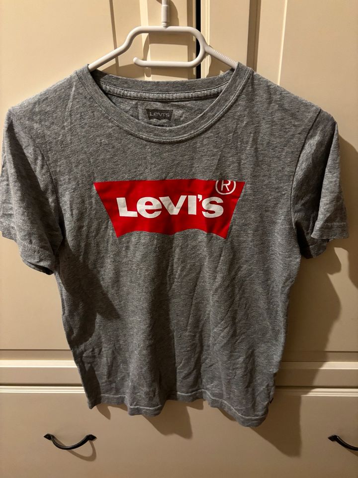 Original Levis Shirt in Wuppertal