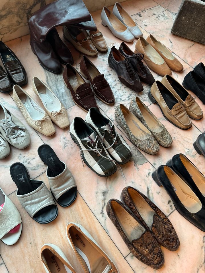 37 Paar Damen Schuhe Sneaker Stiefel Größe 38 Konvolut in Steinhagen