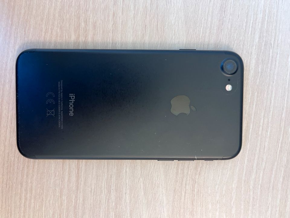 iPhone 7 in schwarz mit 32 GB in Aschheim