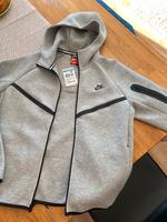 Nike TECH Fleecejacke NEU grau Gr. M Hessen - Bensheim Vorschau