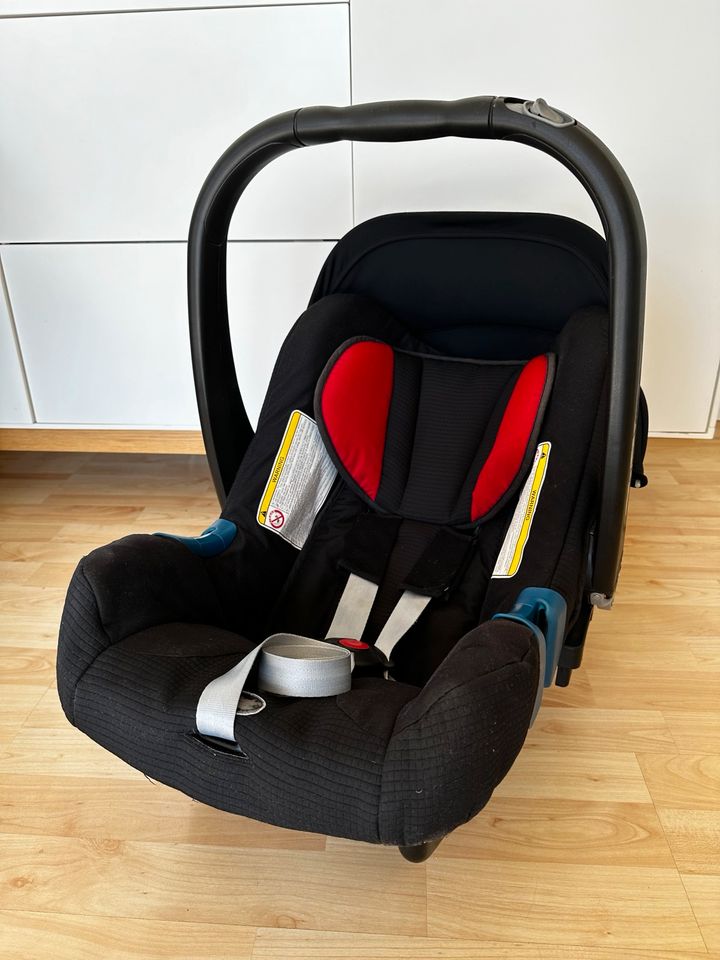 Britax Römer Babyschale Baby Safe Plus II inkl Auto Base in Vaterstetten