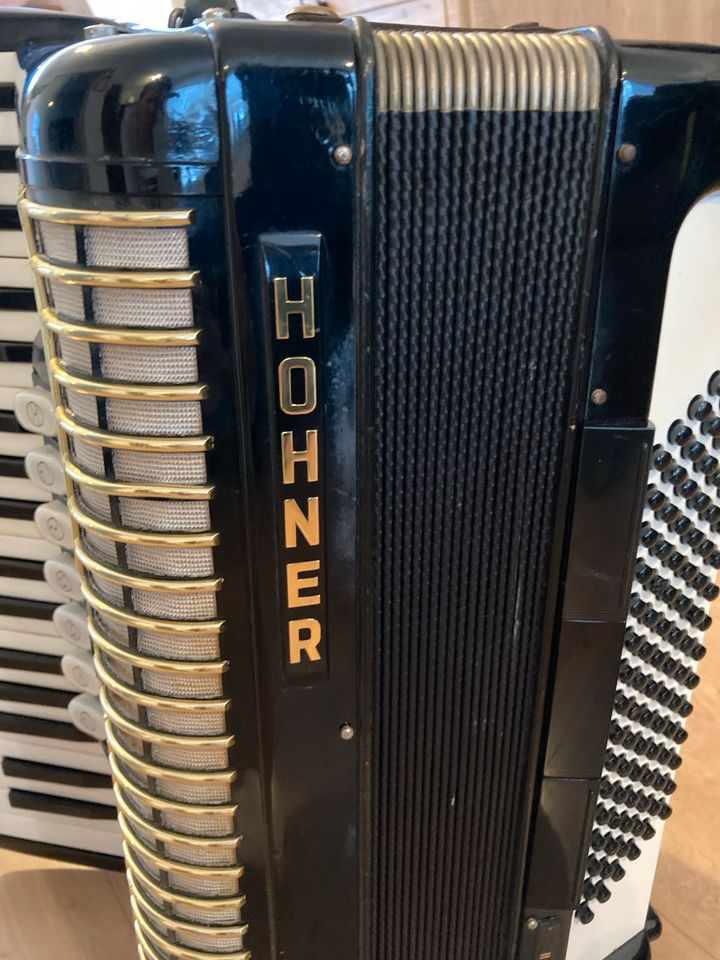 AKKORDEON HOHNER VERDI II mit Tragetasche in Wenden