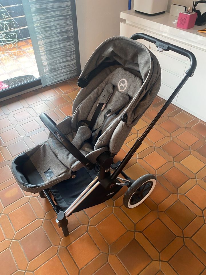 Cybex Kinderwagen + Kindersitze + Viel Zubehör in Friolzheim