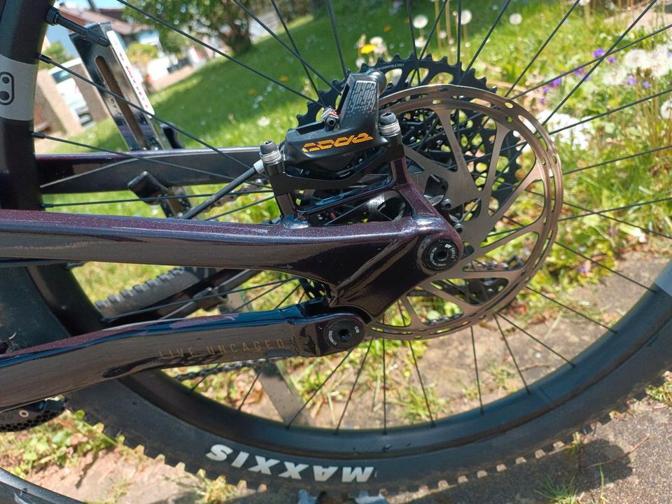 YT Capra Uncaged 9 mit SRAM AXS Upgrade Kit in Plech