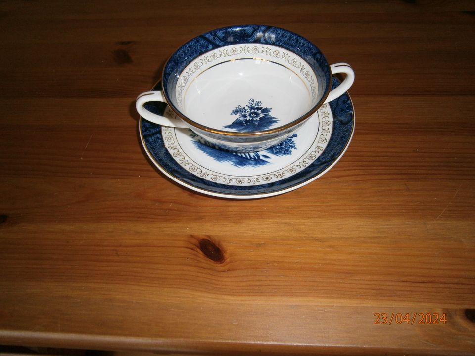 4 Tee Schalen mit Teller in Hamburg