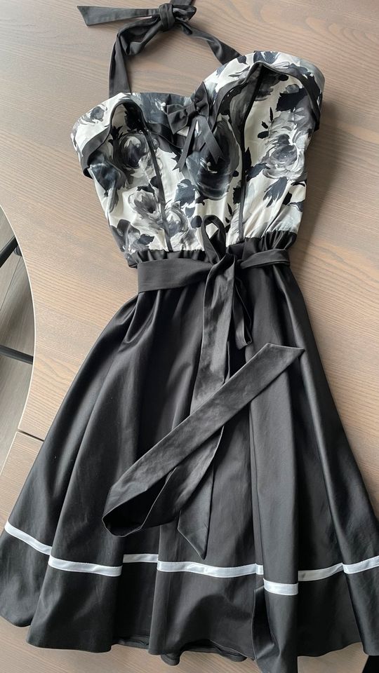 Petticoat-Kleid 50er Jahre Stil maßgefertigt Satin schwarz/weiß in Nordheim vor der Rhön