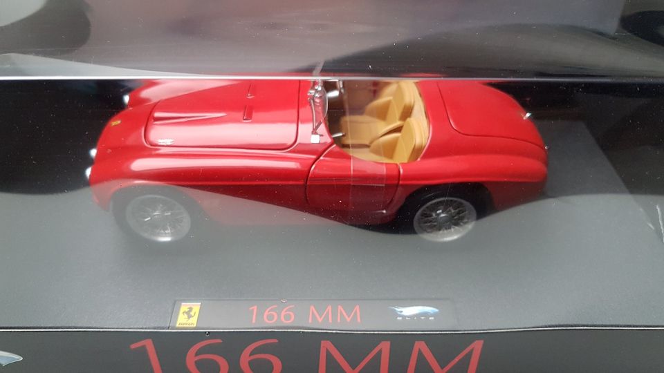 Ferrari 1/18 Hot Wheels Elite Modellautos in Krefeld