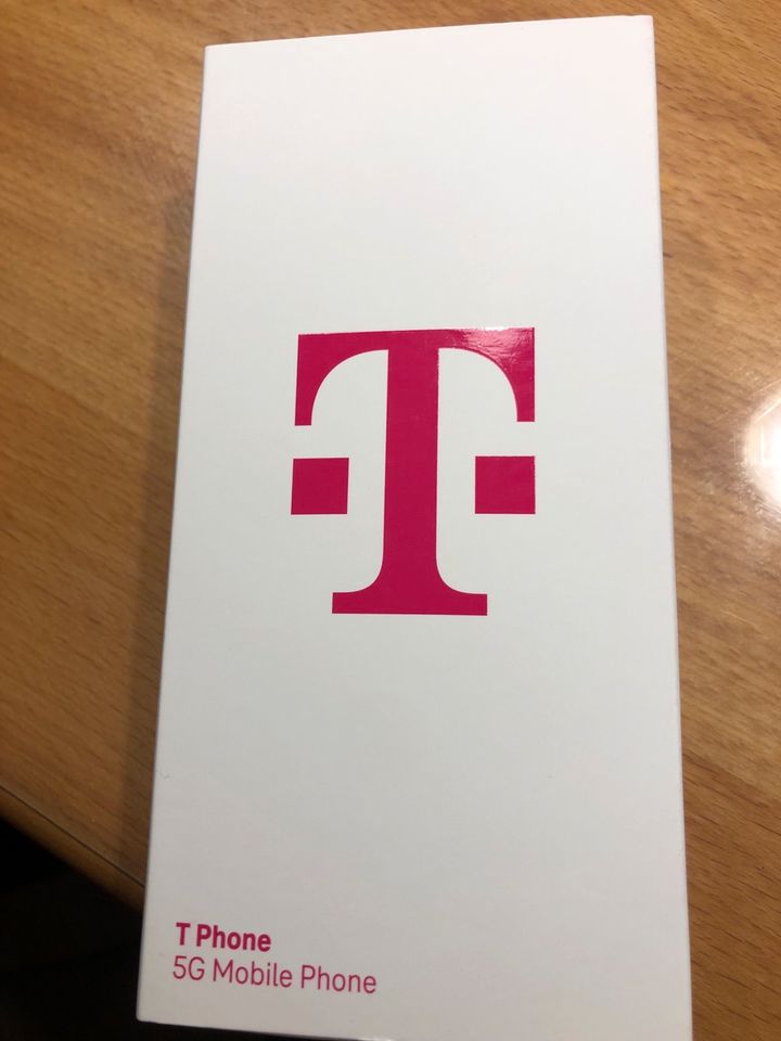 T Phone 5G Mobile Phone von Telekom in Adelsdorf