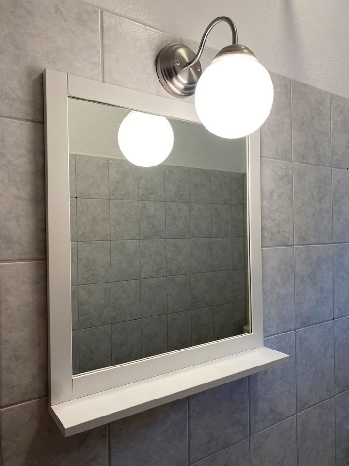 Badspiegel mit Ablage von Ikea in Magdeburg