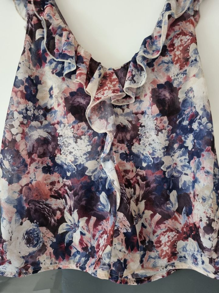 Pull & Bear Volant Top Gr. S, NEU in Gundheim