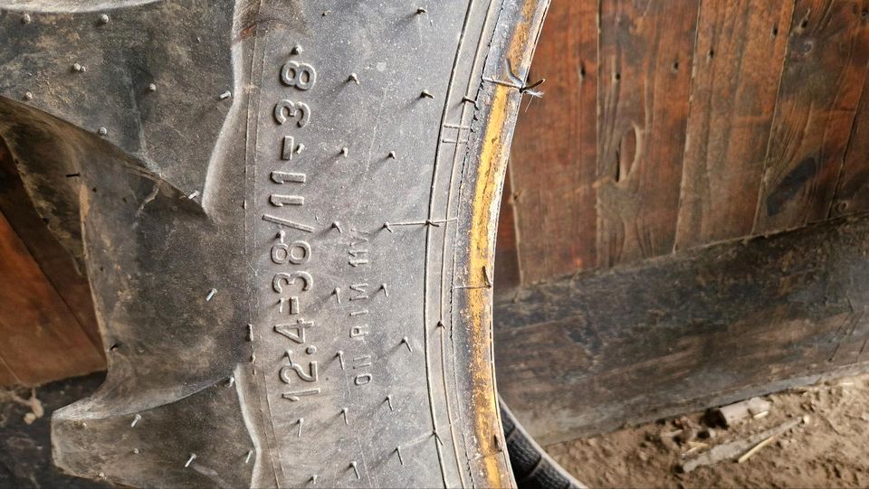 Räder Reifen 12.4 38 in Halle (Holzminden)