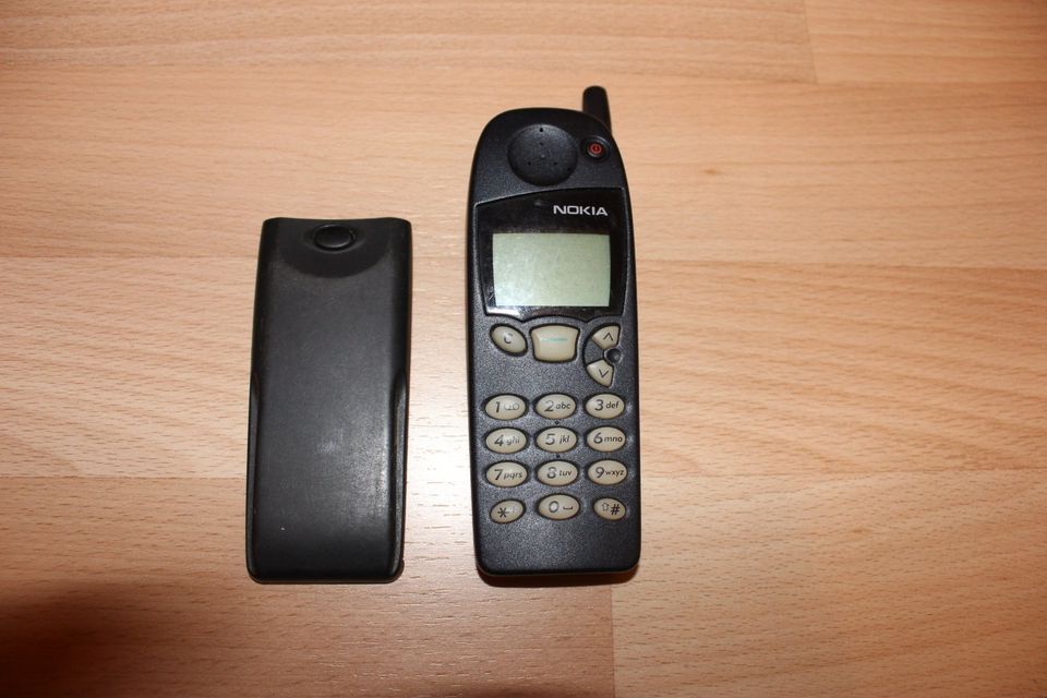 Handy und Akku Nokia Nostalgie für Sammler in Mering