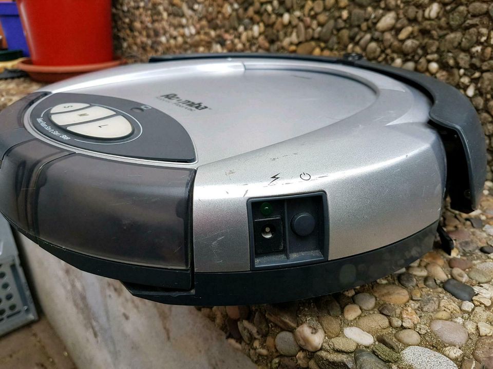 iRobot Roomba 3330 in Tann