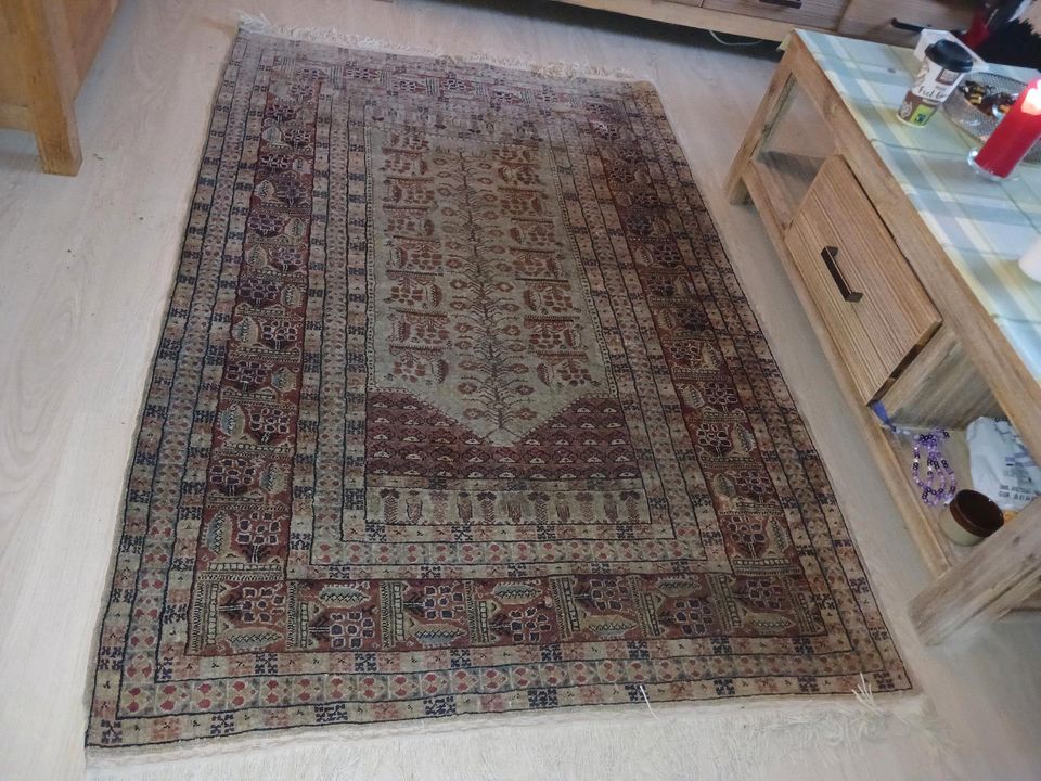 Original Handgeknüpfter Teppich Seide in Herne