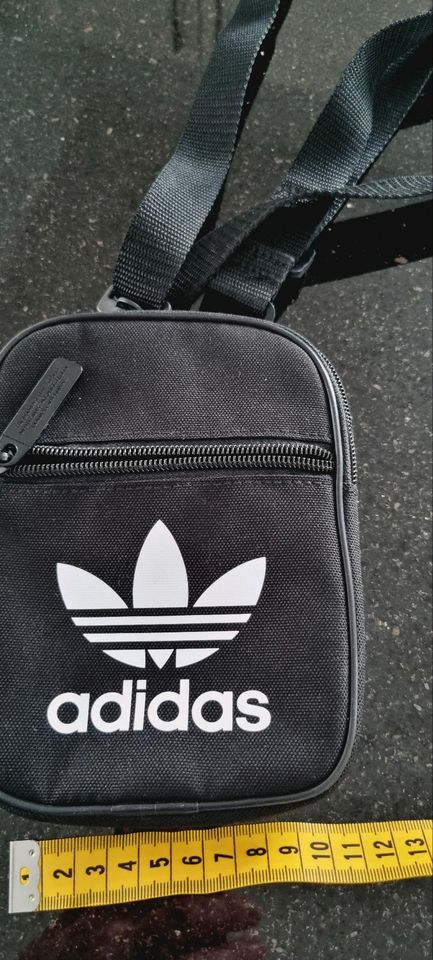 Adidas Umhängetasche in Zweibrücken