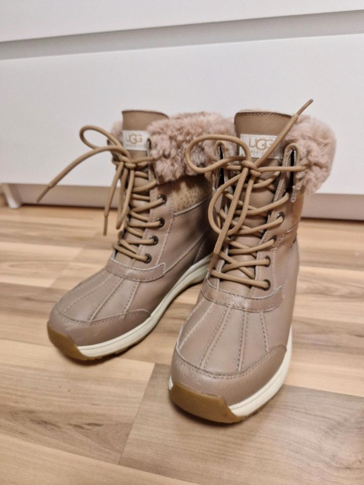 Damen UGG Boots Gr. 38 Lammfell Stiefel wie neu in Berlin