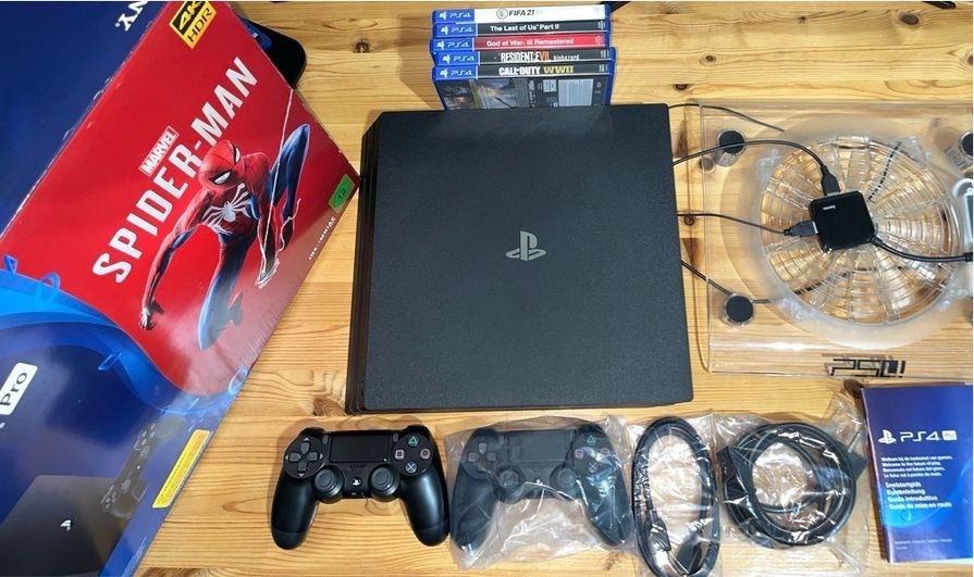 PlayStation 4 Pro 1 Tb OVP + 2x Controller +RGB Ständer + Spiele in Lingen (Ems)