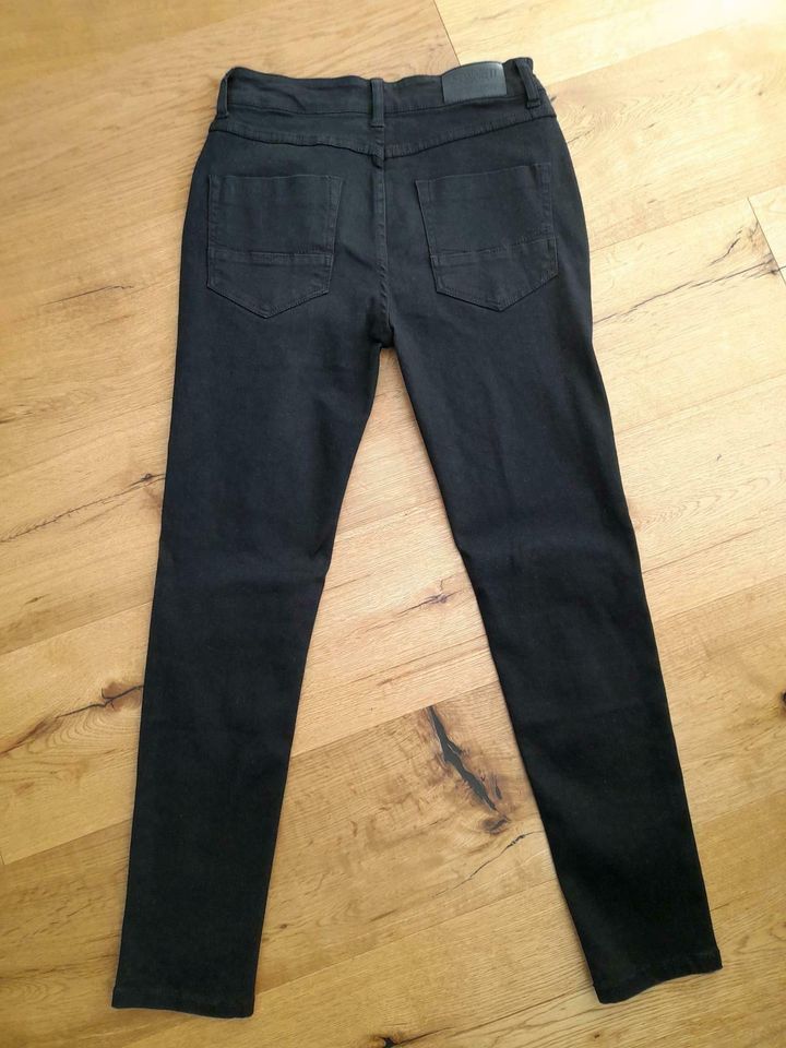 Jeans Age 14-15 Gr. 158-164 in Bad Hersfeld