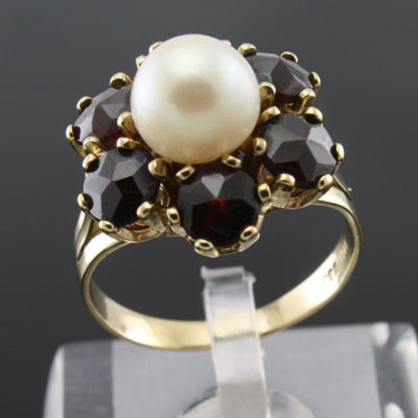 Damenring Goldring Ring mit Perle und Granat 333 Gold 17/53 225€* in Barßel