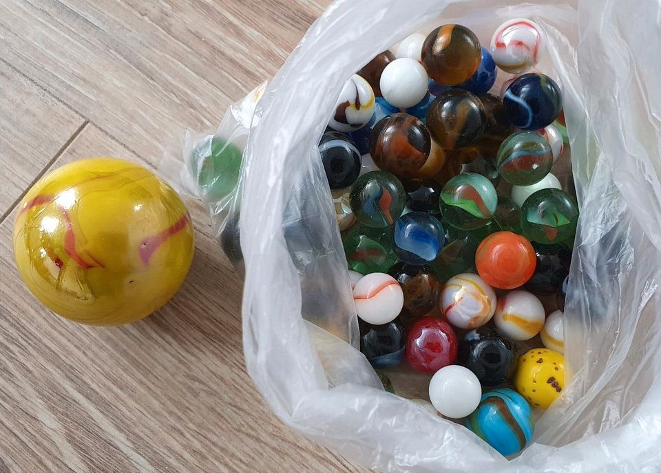 bunte Glasmurmeln ca. 50 Stück | Marbles Murmelspiel in Wiek