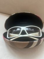 Weiße Sonnenbrille Burberry mit Hartschalenhülle von Burberry München - Schwabing-West Vorschau