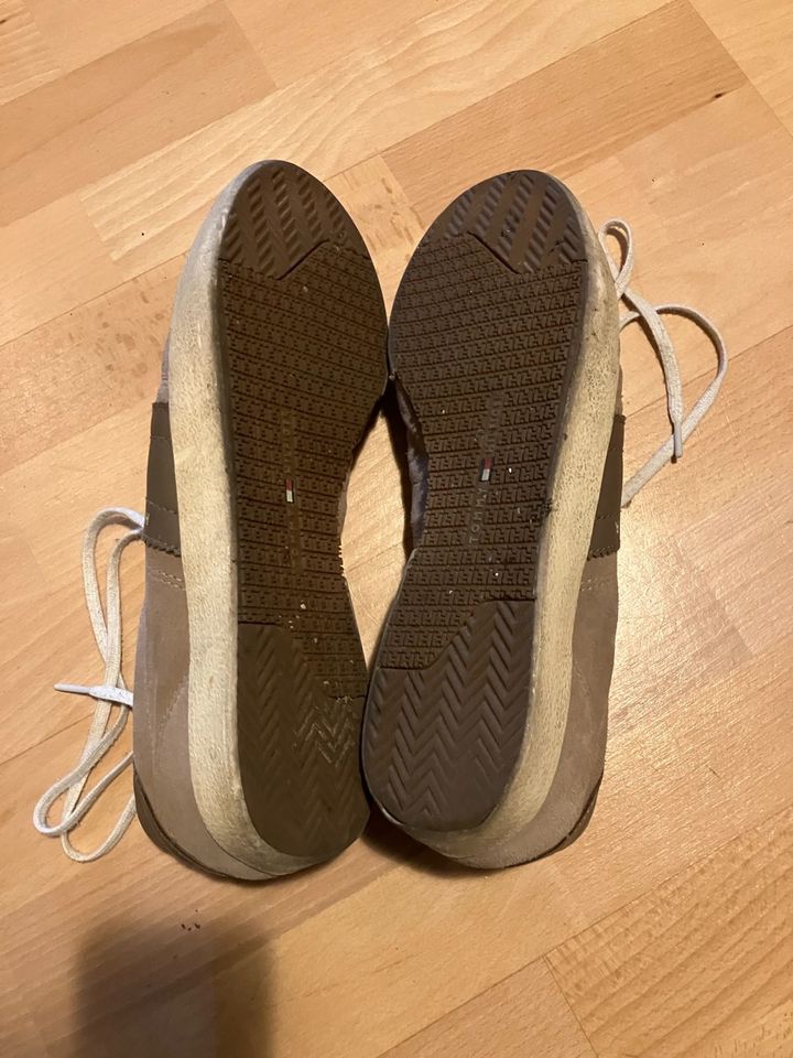 Tommy Hilfiger Herren-Sneakers beige Größe 45 in Limburgerhof