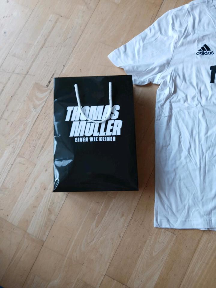 Thomas Müller Adidas Einer wie keiner Weltpremiere shirt in München