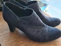 Blaue geschlossene Highheels Hessen - Altenstadt Vorschau